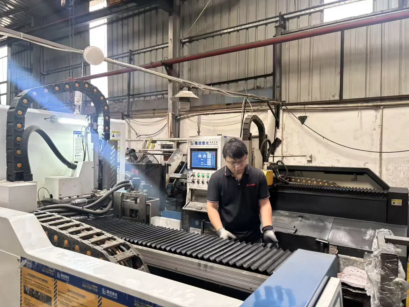 Laser tube cutting equipment preparing steel components at Jinlang